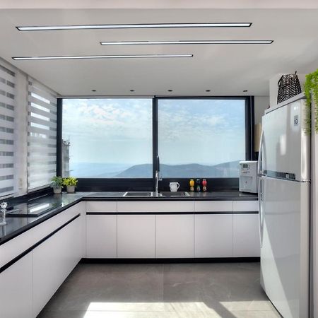Vila Open Skys Safed Exteriér fotografie